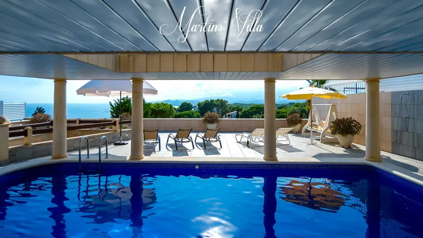 Martin 's Villa. House on the beach with pool - Image 1