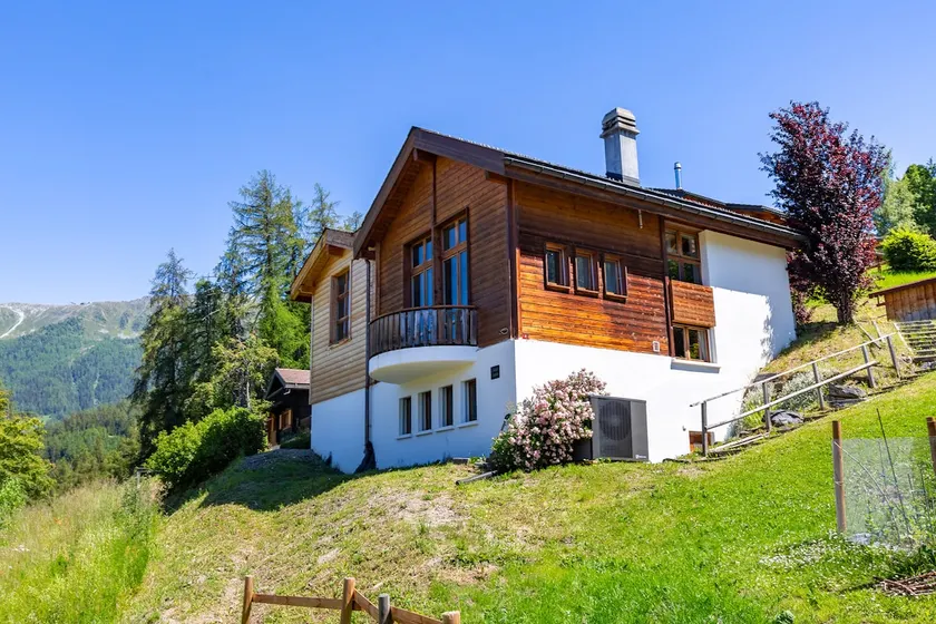 Paradise Awaits in the Mountains of La Tzoumaz - Image 1