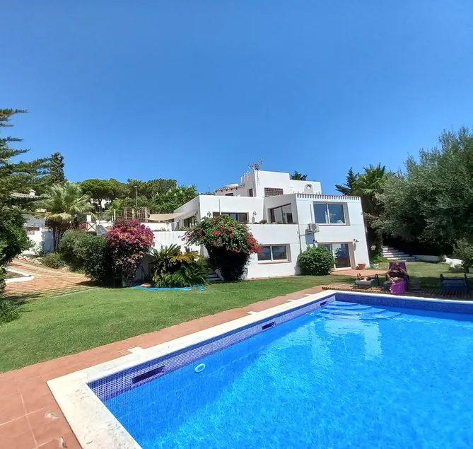 Large villa 5mn walking from the beach - Image 1