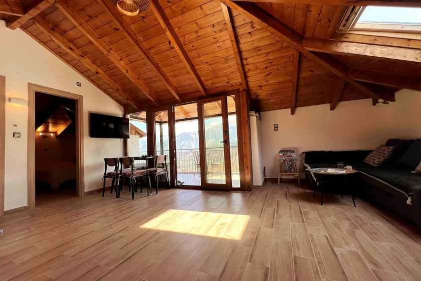 The Loft - mountain view loft style living - Image 1