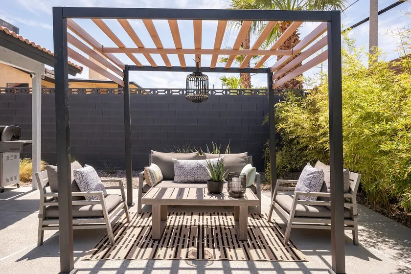 Vegas Haus/ Heated Pool/ 15 min to Las Vegas Strip - Image 1