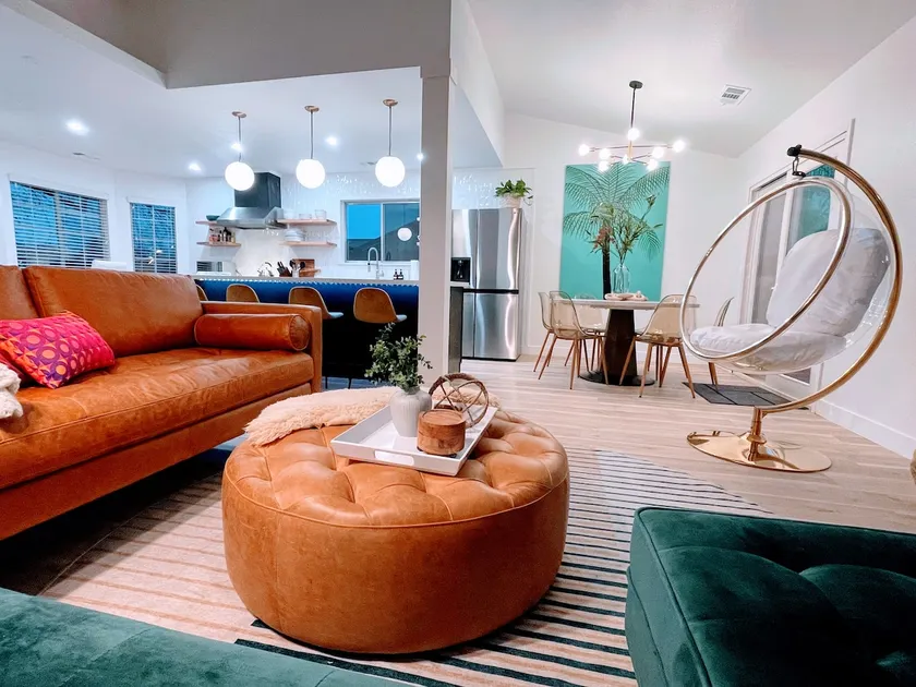 Emerald House. Designer remodel. King bed. Central - Image 1