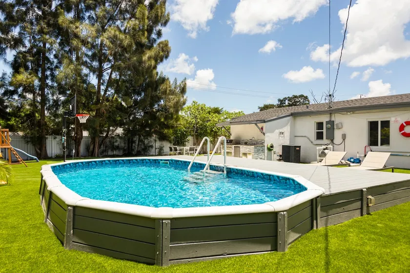Enjoy 🏝 Miami 🏝 Poolside Near Main Attractions - Image 1