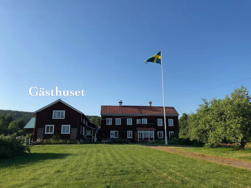 Stay at Hälsingegård - rural, close to the lake, near Järvsö - Image 1