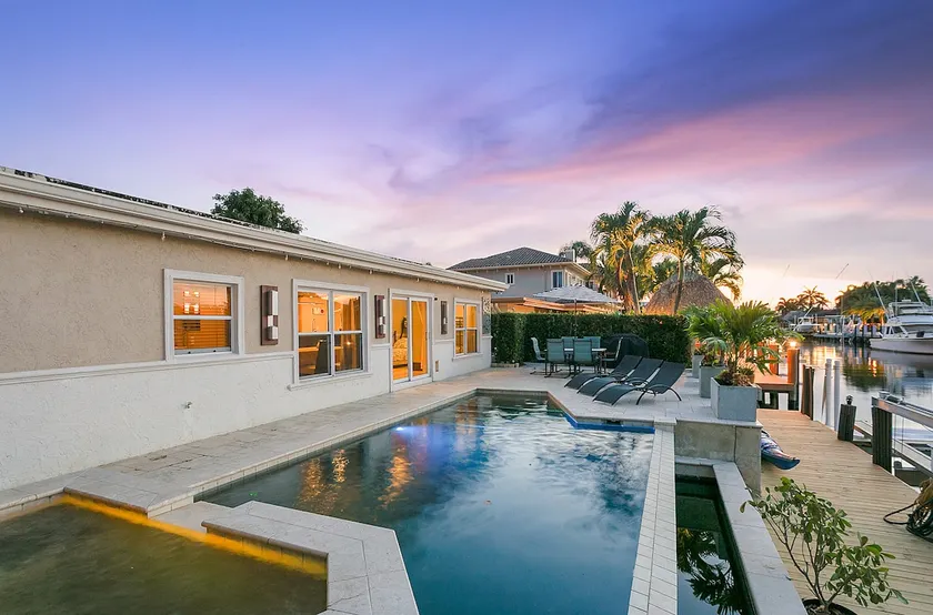 Spectacular waterfront Home! Pool and Hot tub - Image 1