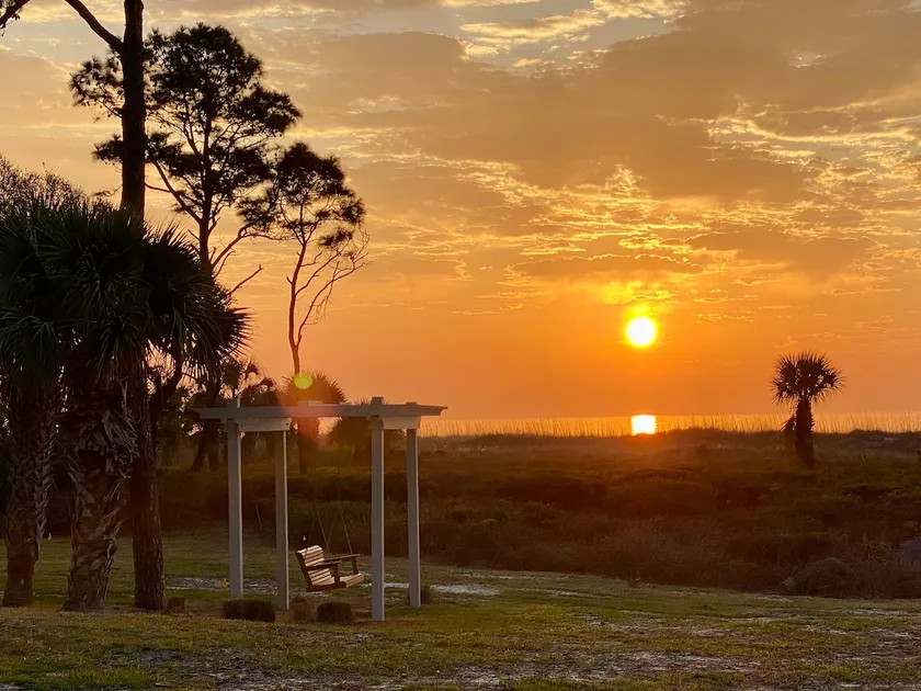 BIKE ‘n BED Hilton Head- Perfect Couple's Getaway - Image 1