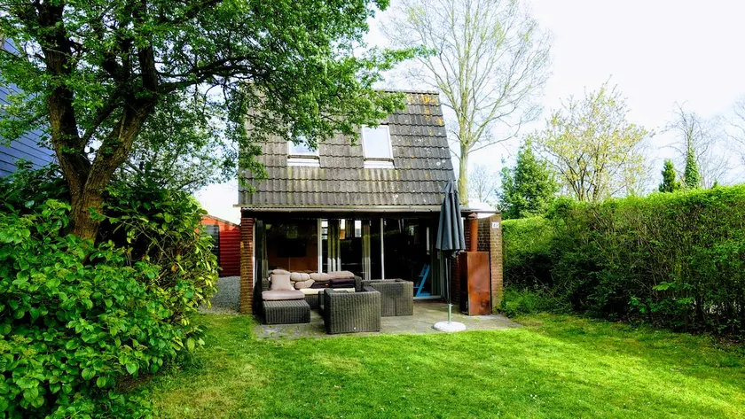 Oude-Tonge holiday house near fishing waters - Image 1
