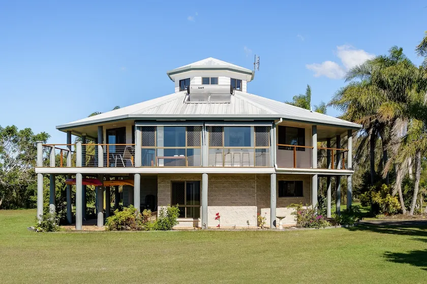 Great Sandy Straits - Home with an Amazing View - Image 1