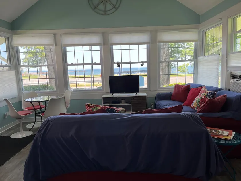 2BR/2BA Lakeview between Rochester & Niagara Falls - Image 1