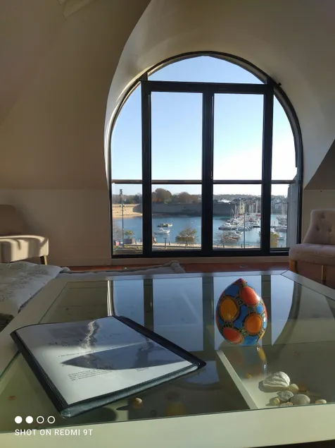 Loft facing the walled city - Image 1