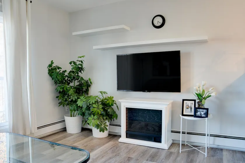 Modern & Cozy Contemporary Condo Suite (#5) - Image 1