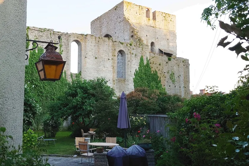 Quiet suite in the best location with amazing courtyard! - Image 1