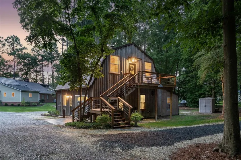 Waterfront Barn Loft with Modern Cabin Vibe - Image 1