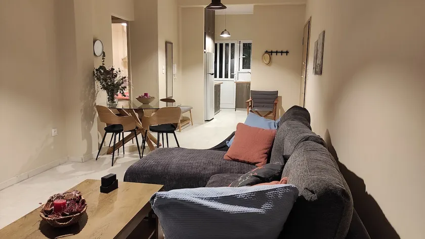 Bright, spacious 1st floor apartment. - Image 1
