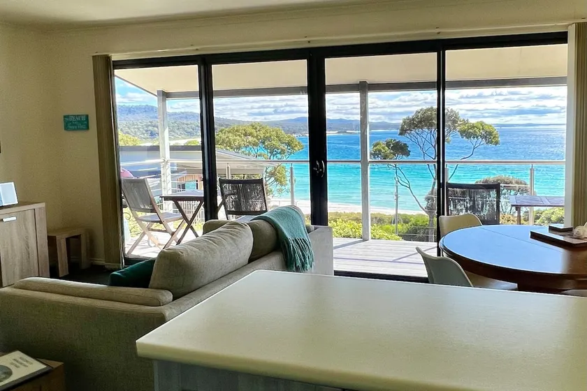 BINALONG BAY COTTAGE 2 bedrooms, 2 bathrooms, amazing views of Binalong Bay - Image 1