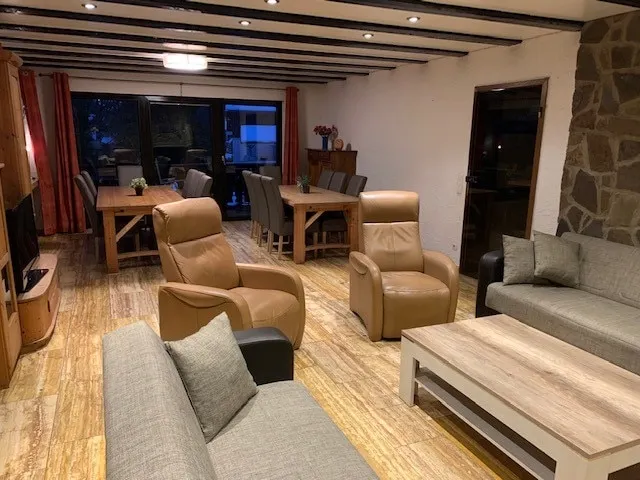 Family apartment for up to 16 people, balcony, 5 bedrooms - Image 1