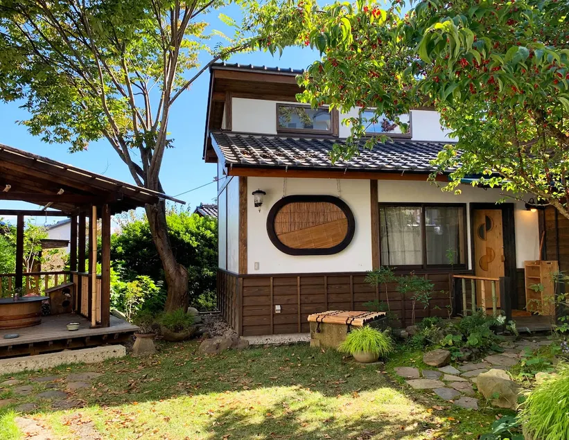 Guesthouse Garden Cottage in Hot Spring Village - Image 1