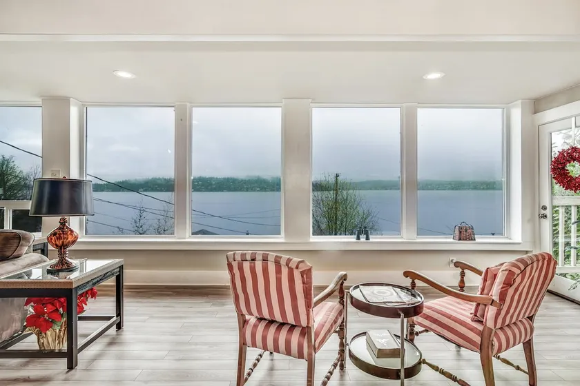 Gorgeous Lake Washington View 4 beds/2bath - Image 1