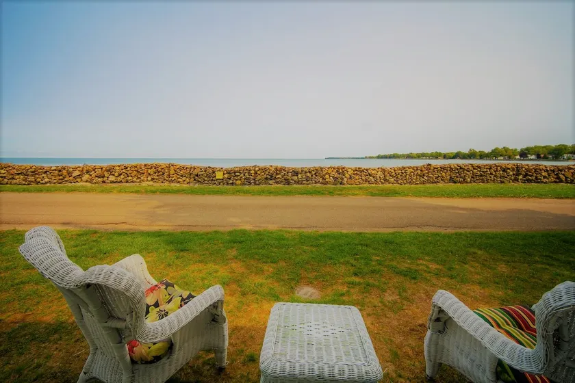 Vintage Lakefront Home in Historic Van Buren Point - Image 1