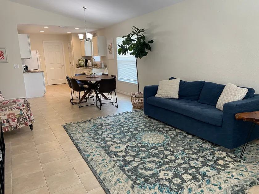 Spacious 3 Bed, 2 Bath Home Near Legoland - Image 1