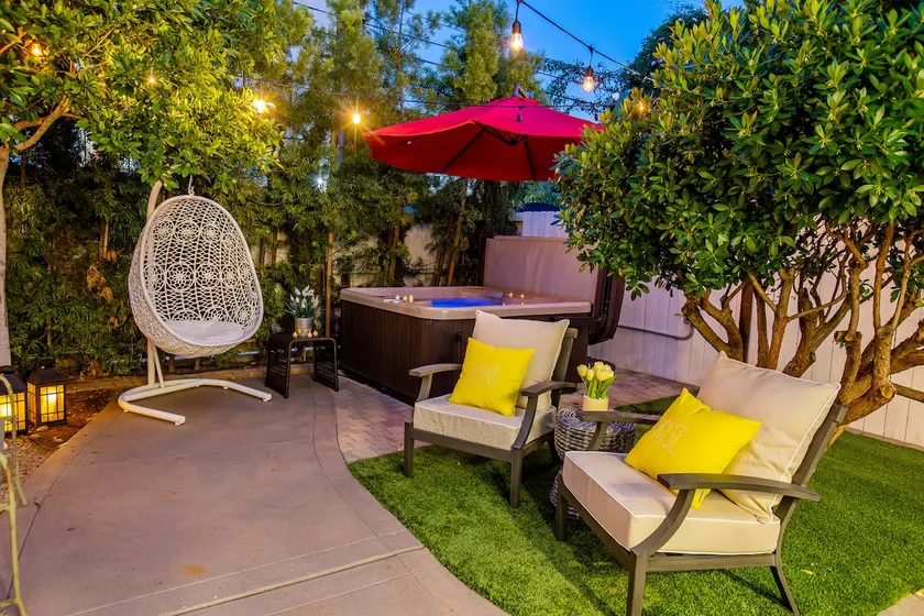 Stunning Zen Hillcrest Villa AC • HotTub • Parking - Image 1