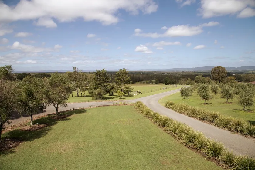 20 acres of relaxation! - Image 1