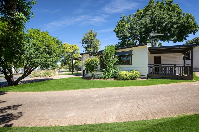 Deluxe 2 Bedroom Cottage - Lake Hume Resort - Image 1