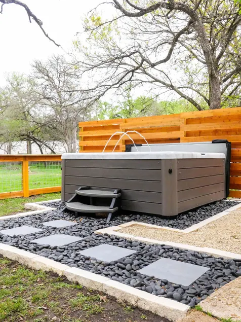 Suite with private hot tub - Image 1