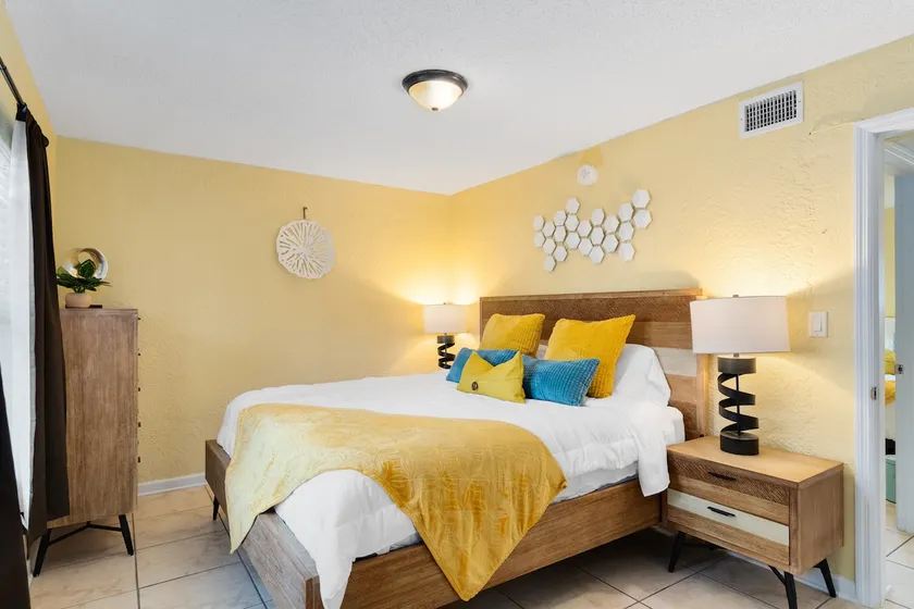 2BR Beach Retreat | Pool, Gym, BBQ & Private Patio - Image 1