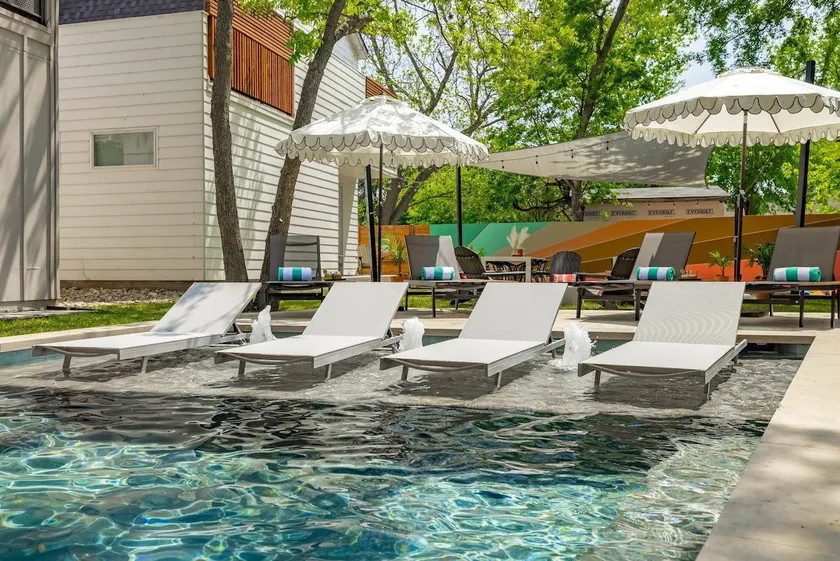 Picturesque Group Travel Retreat | Quick Uber DT - Image 1