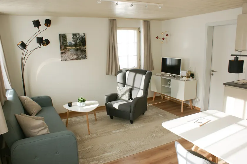Beautiful 2-room apartment with spacious seating - Image 1