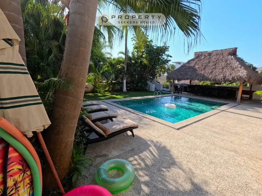 Steps from the beach, pool, games room and privacy! - Image 1