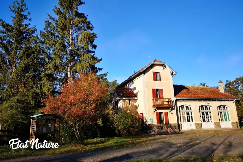 Charming cottage in an old train station - Image 1