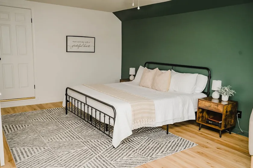 Cozy Guest Suite with Private Entrance - Image 1