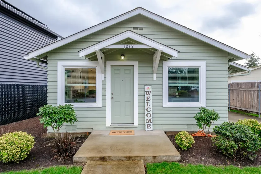 Bright 1-Bedroom Cottage in West Salem's Downtown - Image 1