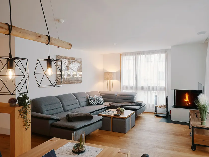 Luxurious Fireplace Flat: By Lake & Ski Lifts - Image 1