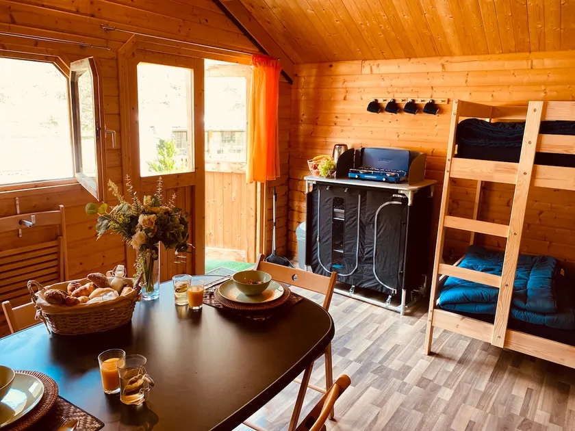 Hiking hut - Image 1