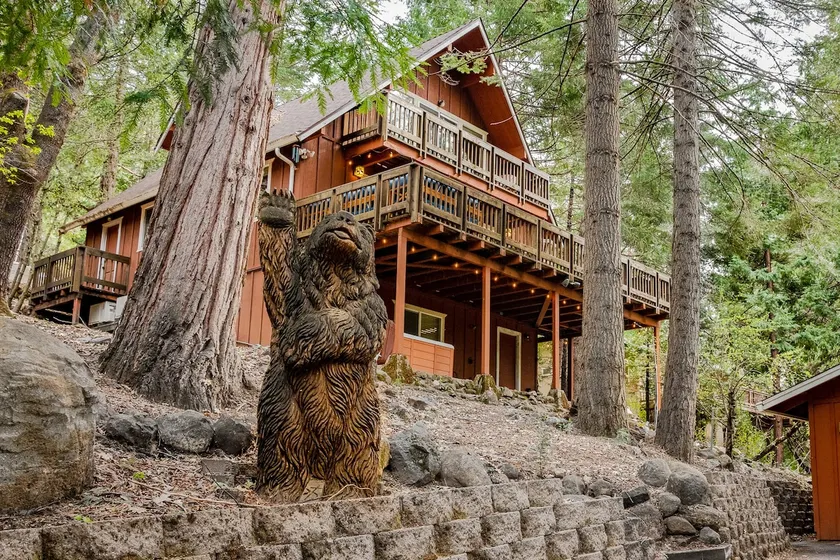 Cedar Retreat - Hot Tub, K9, Sauna, King Bed, Lake - Image 1