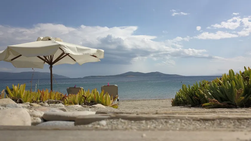 On The Beach Luxurious Villa Ideal Family Holiday - Image 1
