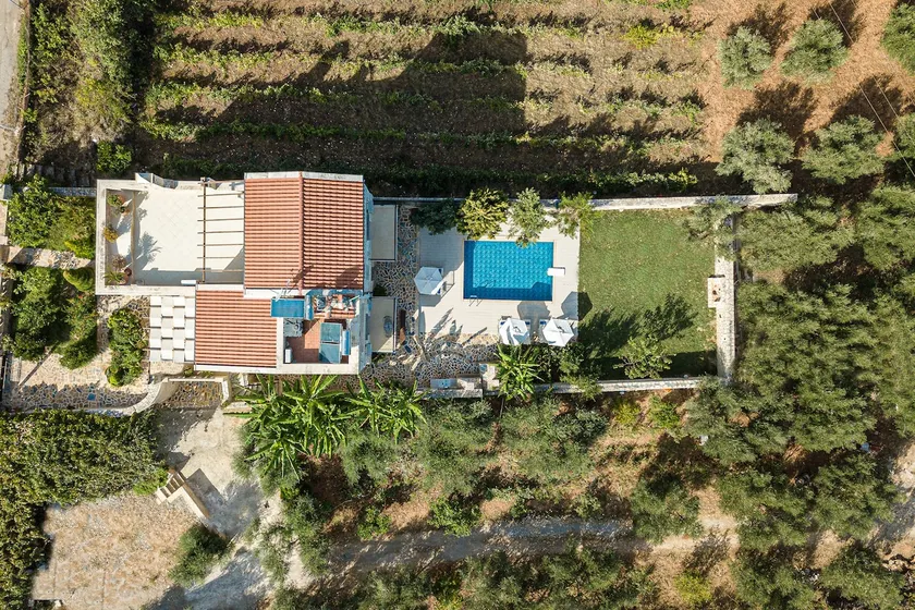 Luxurious Villa with private pool - Image 1