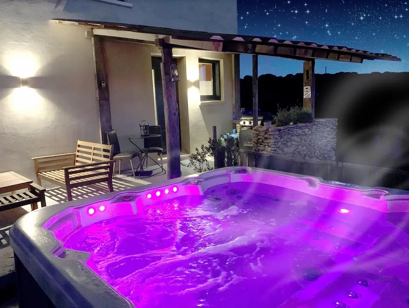 The home of a nature enthusiast - private jacuzzi - Image 1