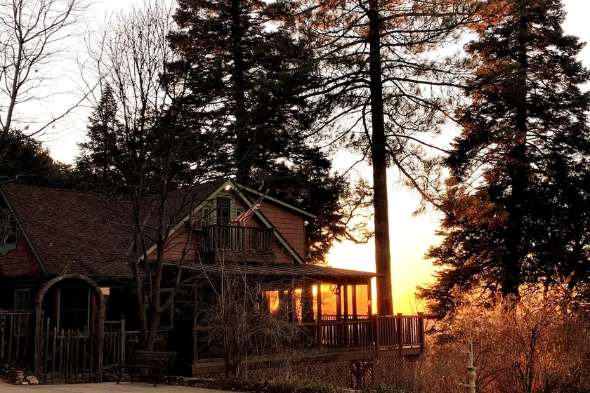 ”Enchanted Cabin” in the Mountains @ Skylark Manor - Image 1