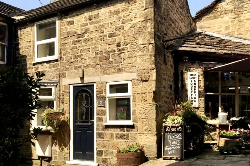 Cosy cottage in picturesque, historic courtyard - Image 1