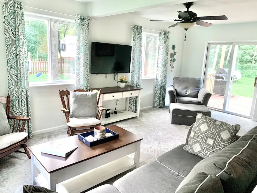 Devil's Lake Cottage - Family Friendly a block from State Park Entrance! Skiing - Image 1