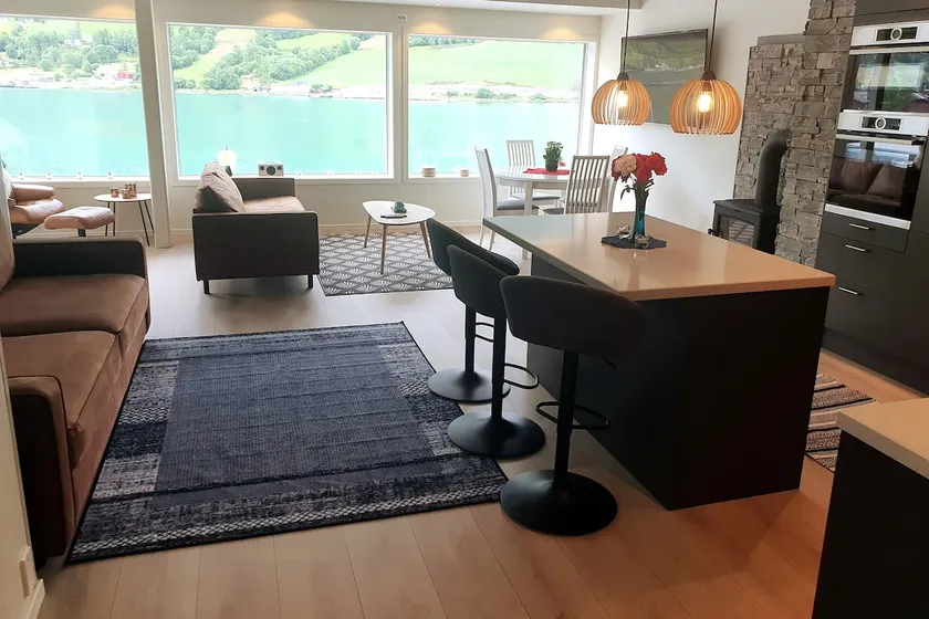 Panoramic apartment in Olden with fjord view (3 rooms) - Image 1