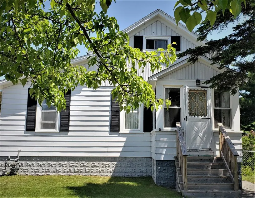Family/Pet Friendly UP North Getaway Lake Adjacent - Image 1