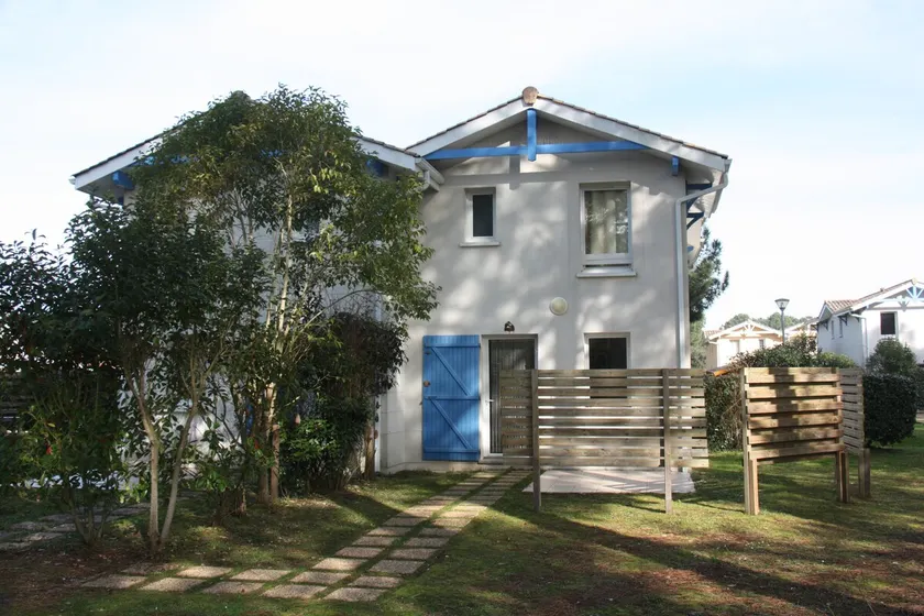 Entire house in residence - Image 1