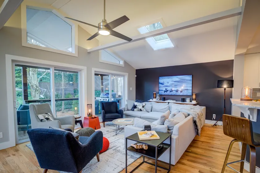 Luxury Modern Home on Water+Hotub- Annapolis 25min - Image 1