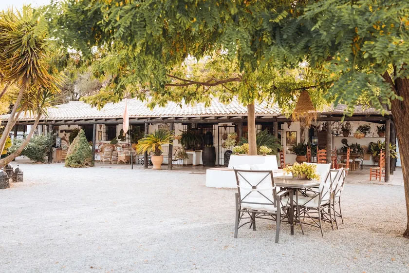 La Cuadra, 10 minutes from the center, garden, pool, BBQ - Image 1