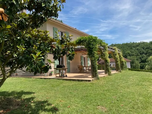 09 ALLIERES LARGE HOUSE BEAUTIFUL VIEW QUIET - Image 1